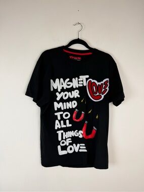 Bass by Ron Bass Magnet Love T-Shirt Black Red Graphic Tee Size XL